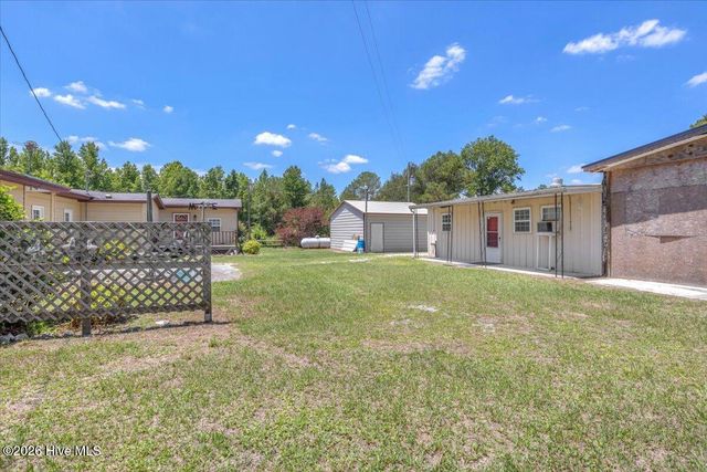 170 Loop Road, Burgaw, NC 28425