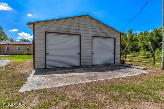 170 Loop Road, Burgaw, NC 28425