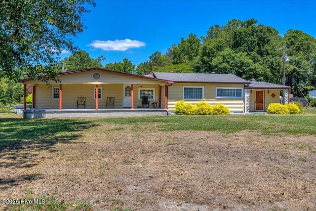 170 Loop Road, Burgaw, NC 28425