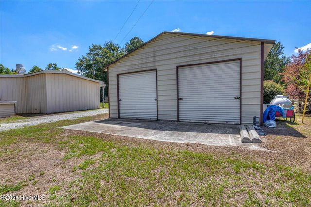 170 Loop Road, Burgaw, NC 28425