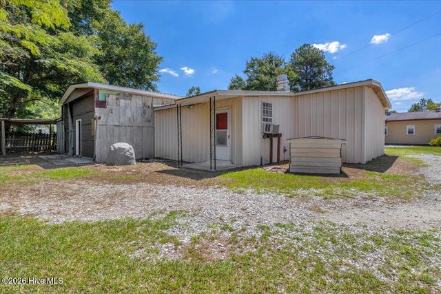 170 Loop Road, Burgaw, NC 28425