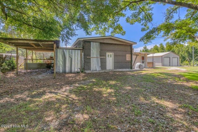 170 Loop Road, Burgaw, NC 28425