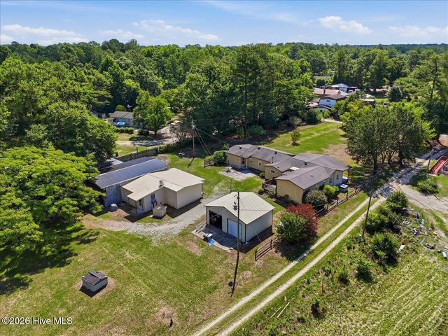 170 Loop Road, Burgaw, NC 28425
