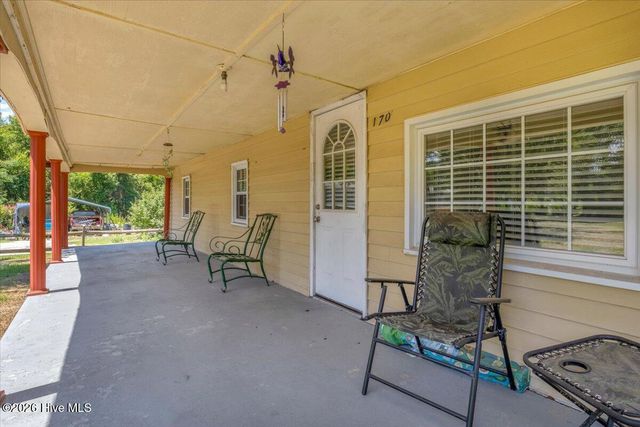 170 Loop Road, Burgaw, NC 28425