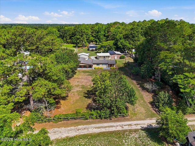170 Loop Road, Burgaw, NC 28425