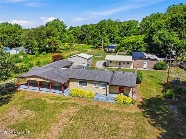170 Loop Road, Burgaw, NC 28425