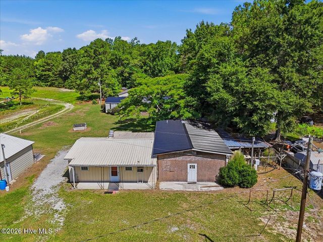 170 Loop Road, Burgaw, NC 28425