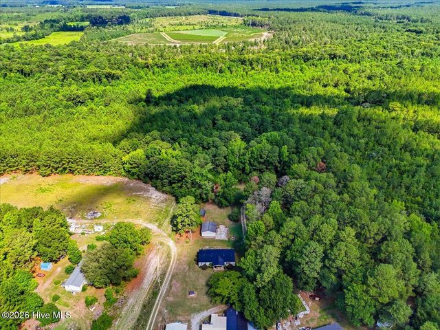 170 Loop Road, Burgaw, NC 28425