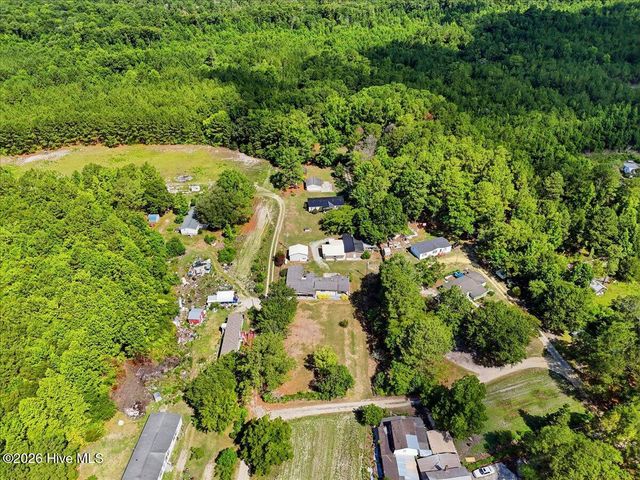 170 Loop Road, Burgaw, NC 28425
