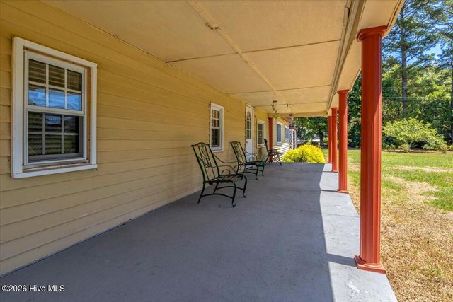 170 Loop Road, Burgaw, NC 28425