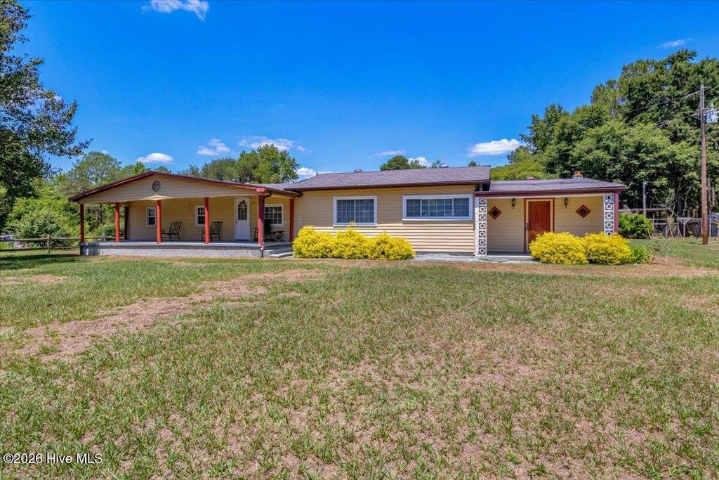 170 Loop Road, Burgaw, NC 28425