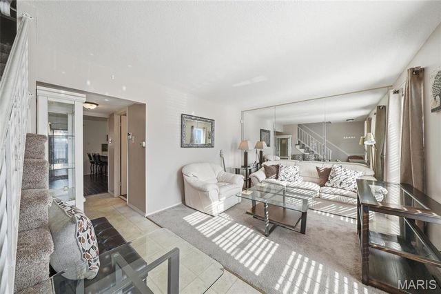 8776 Santa Bella Drive, Hazelwood, MO 63042