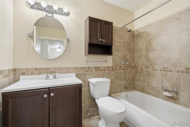 8776 Santa Bella Drive, Hazelwood, MO 63042