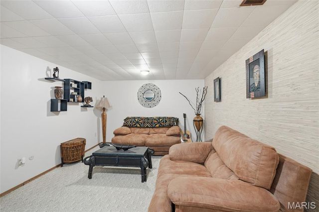 8776 Santa Bella Drive, Hazelwood, MO 63042