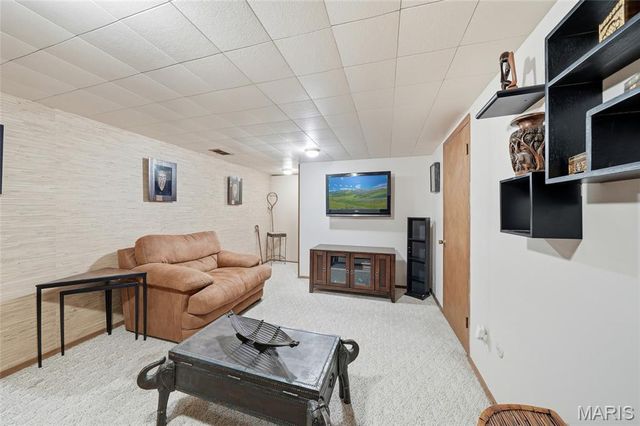 8776 Santa Bella Drive, Hazelwood, MO 63042