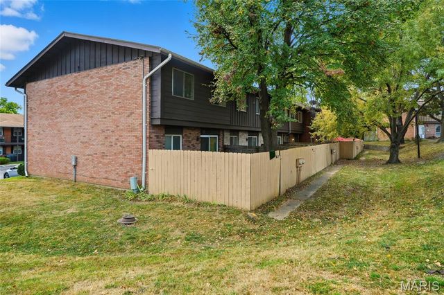 8776 Santa Bella Drive, Hazelwood, MO 63042