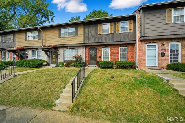 8776 Santa Bella Drive, Hazelwood, MO 63042