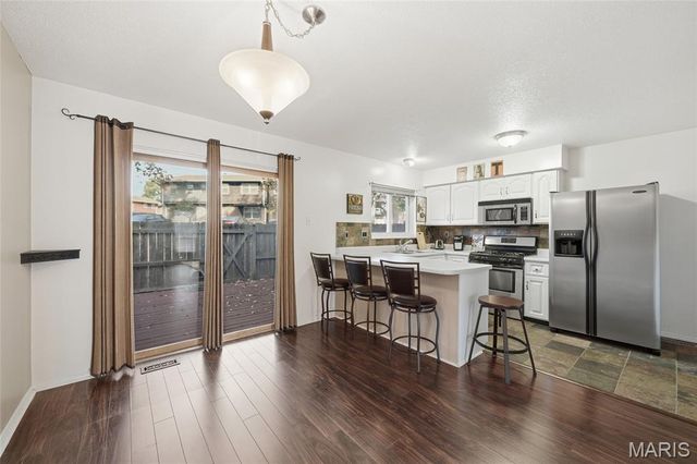 8776 Santa Bella Drive, Hazelwood, MO 63042