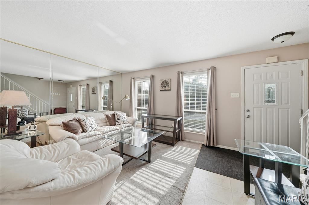 8776 Santa Bella Drive, Hazelwood, MO 63042