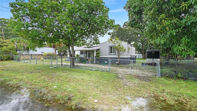 2615 NW 114th St, Miami, FL 33167