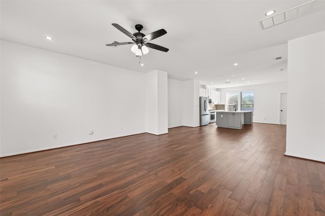 10949 Cannes Memorial Drive, Houston, TX 77043