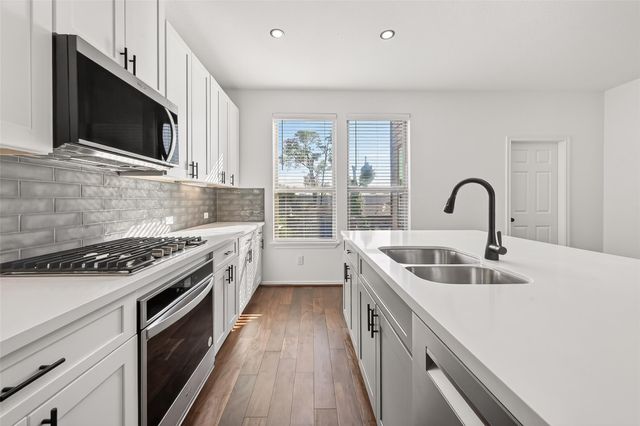 10949 Cannes Memorial Drive, Houston, TX 77043