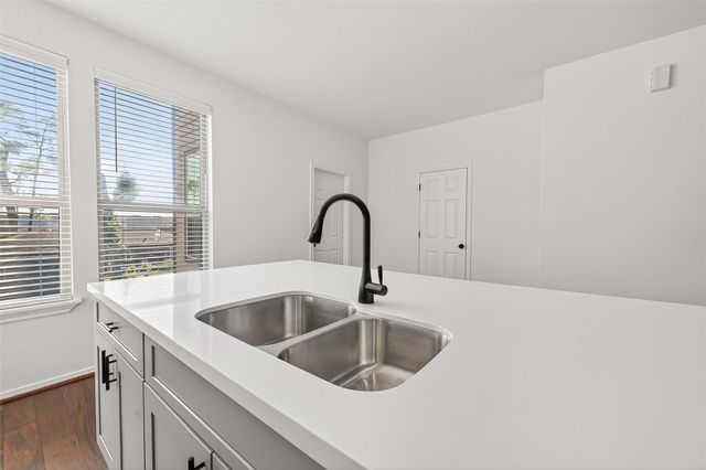 10949 Cannes Memorial Drive, Houston, TX 77043