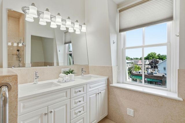 130 Mount Auburn St 130, Watertown, MA 02472