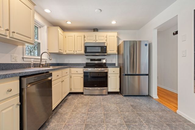 72 W Tupelo Dr, Harwich, MA 02645