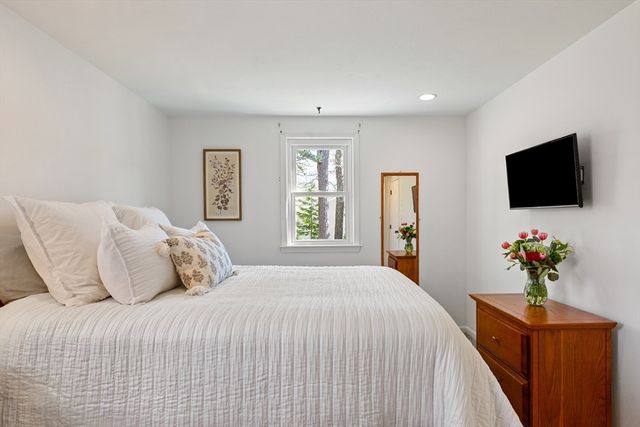 72 W Tupelo Dr, Harwich, MA 02645