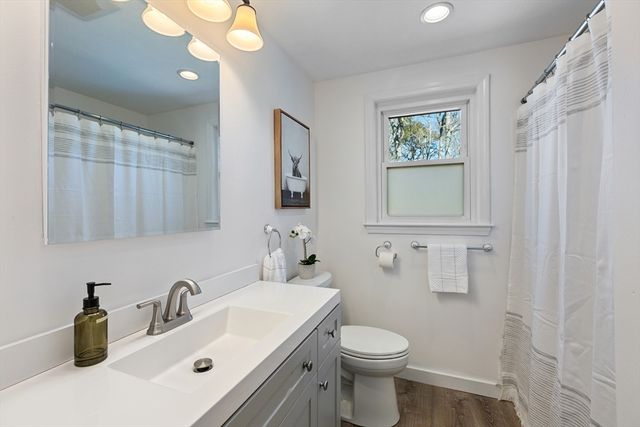 72 W Tupelo Dr, Harwich, MA 02645