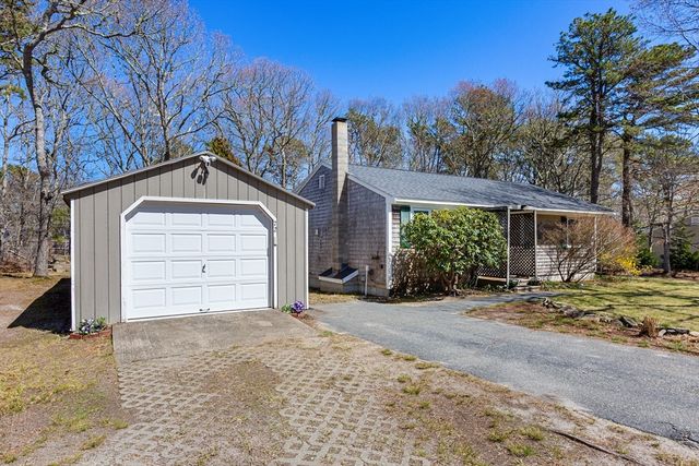 72 W Tupelo Dr, Harwich, MA 02645