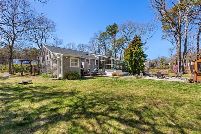 72 W Tupelo Dr, Harwich, MA 02645