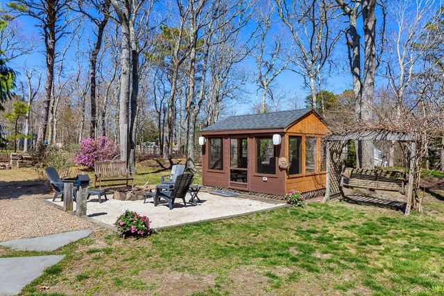 72 W Tupelo Dr, Harwich, MA 02645