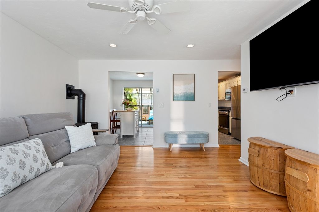 72 W Tupelo Dr, Harwich, MA 02645