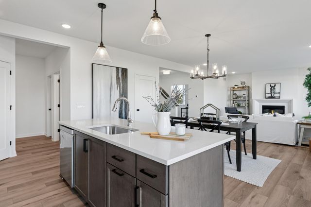 5020 Airlake Draw, Woodbury, MN 55129