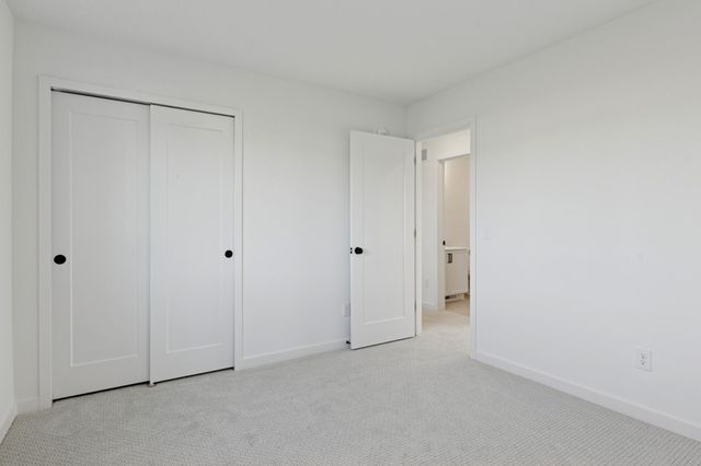 5020 Airlake Draw, Woodbury, MN 55129