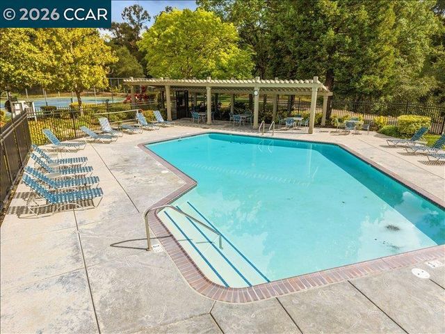 300 Bridgeside Circle, Danville, CA 94506