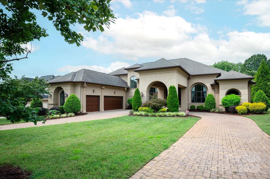 4042 Blossom Hill Drive, Matthews, NC 28104