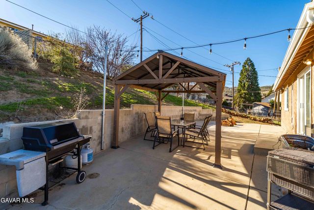 15152 Ojibwa Place, Lake Hughes, CA 93532