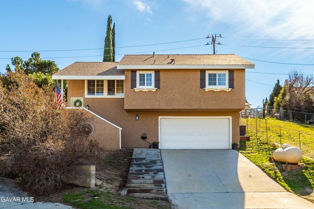 15152 Ojibwa Place, Lake Hughes, CA 93532