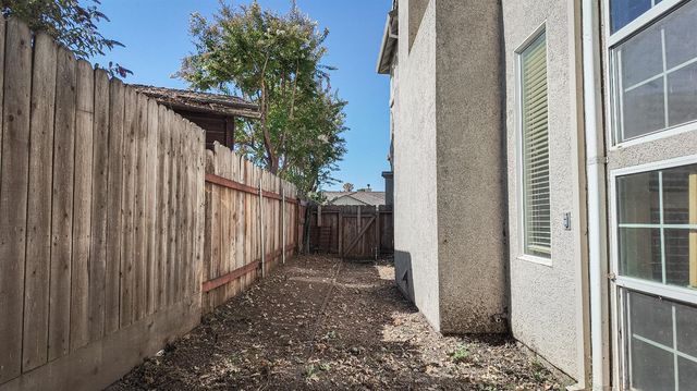 1927 Gerber Dr, Stockton, CA 95209