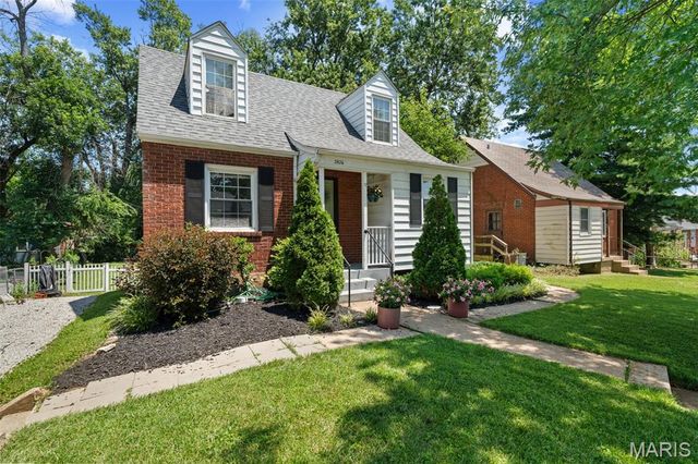 2826 Dunkirk Drive, St Louis, MO 63119
