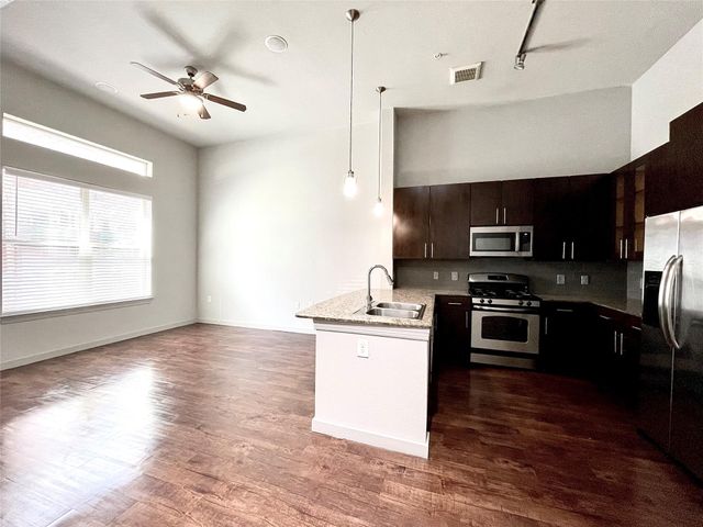 2525 Mccue St Road 1257, Houston, TX 77056