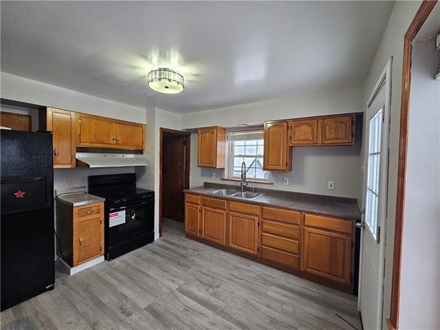 409 Mendelssohn Ave, Clairton, PA 15025