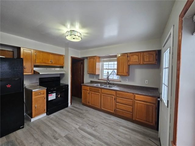 409 Mendelssohn Ave, Clairton, PA 15025