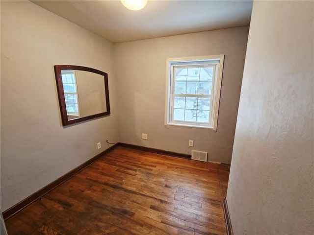 409 Mendelssohn Ave, Clairton, PA 15025