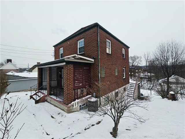 409 Mendelssohn Ave, Clairton, PA 15025