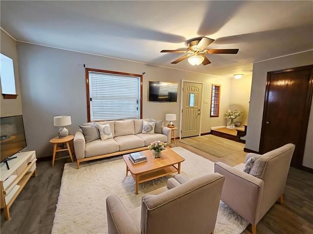 409 Mendelssohn Ave, Clairton, PA 15025