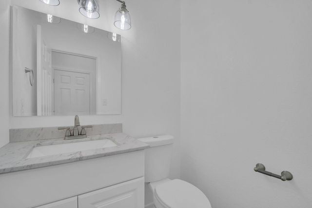 1004 E Fannin ST, Luling, TX 78648